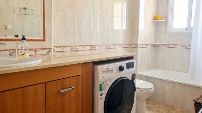 Image No.19-3 Bed Property for sale