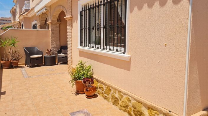 Image No.23-3 Bed Property for sale