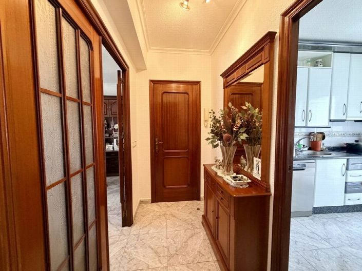 Image No.10-6 Bed Property for sale