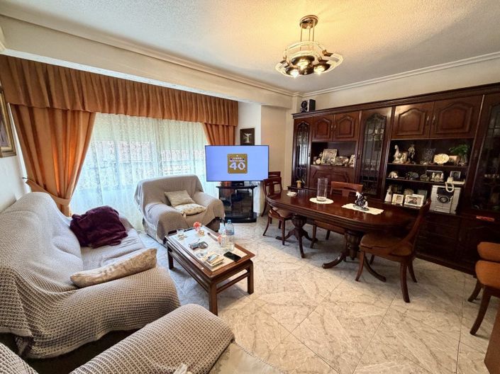 Image No.12-6 Bed Property for sale