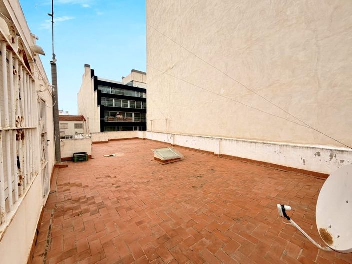 Image No.13-6 Bed Property for sale
