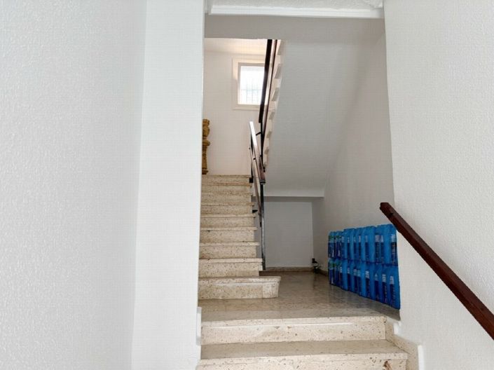 Image No.14-6 Bed Property for sale