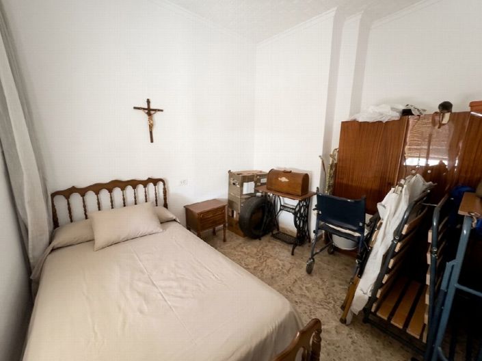Image No.15-6 Bed Property for sale