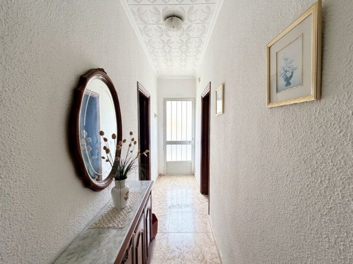 Image No.21-6 Bed Property for sale