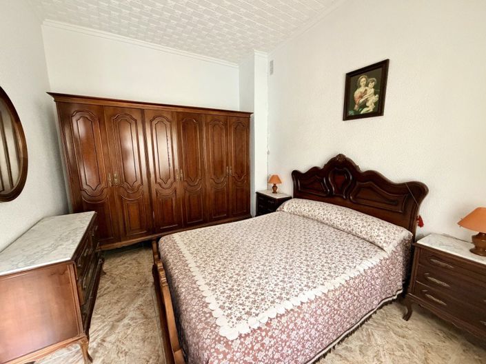Image No.23-6 Bed Property for sale