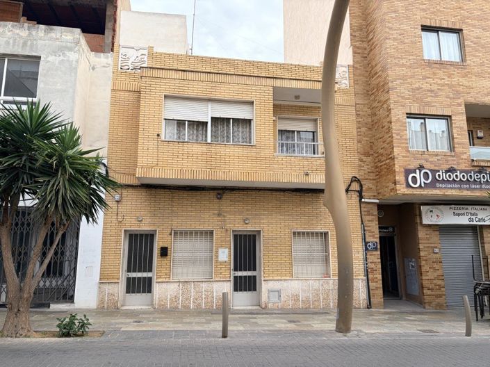 Image No.25-6 Bed Property for sale