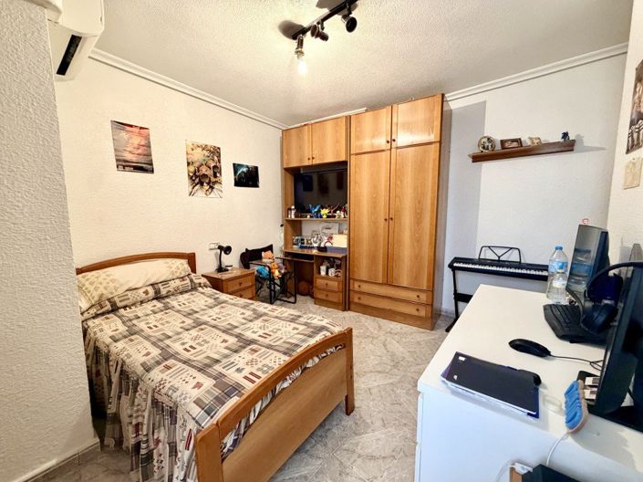 Image No.3-6 Bed Property for sale