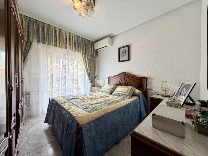 Image No.7-6 Bed Property for sale