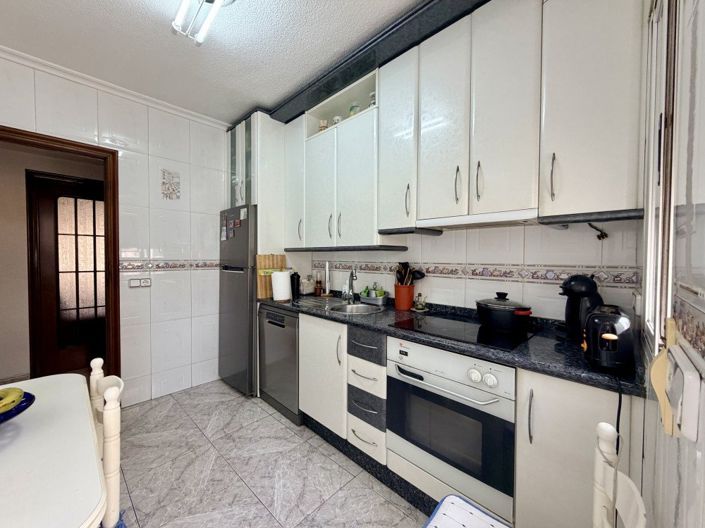 Image No.8-6 Bed Apartment for sale