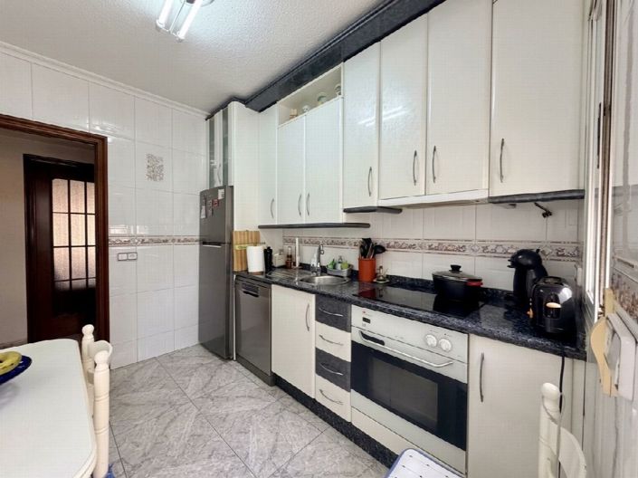 Image No.8-6 Bed Property for sale