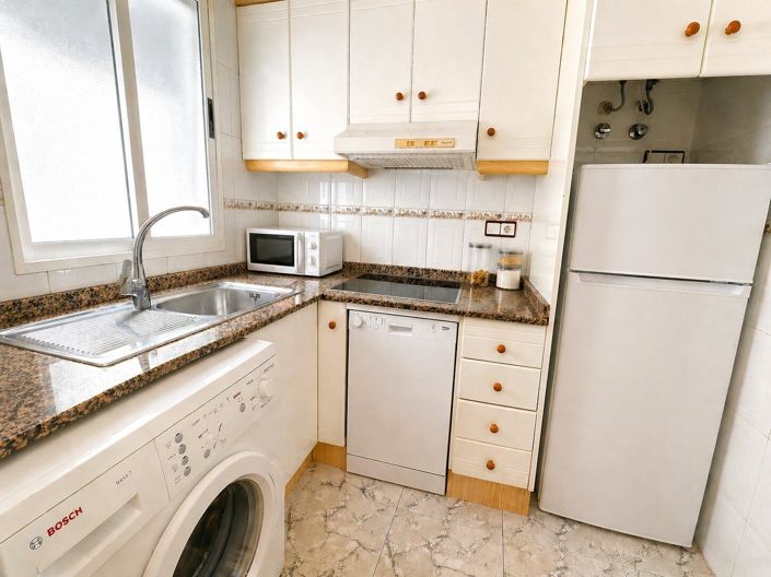 Image No.17-2 Bed House for sale