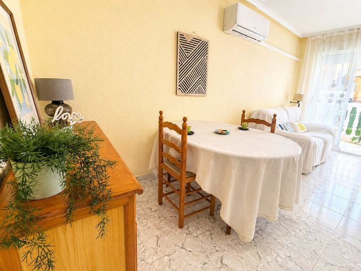 Image No.5-2 Bed House for sale