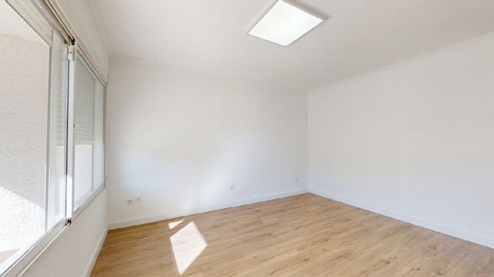 Image No.22-2 Bed Apartment for sale