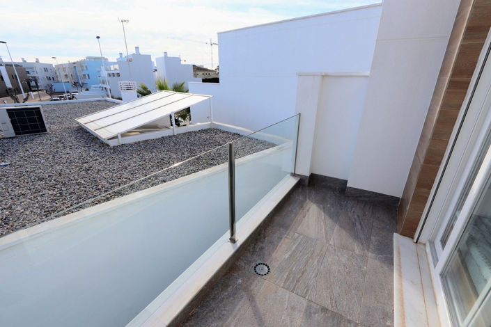 Image No.26-3 Bed House for sale