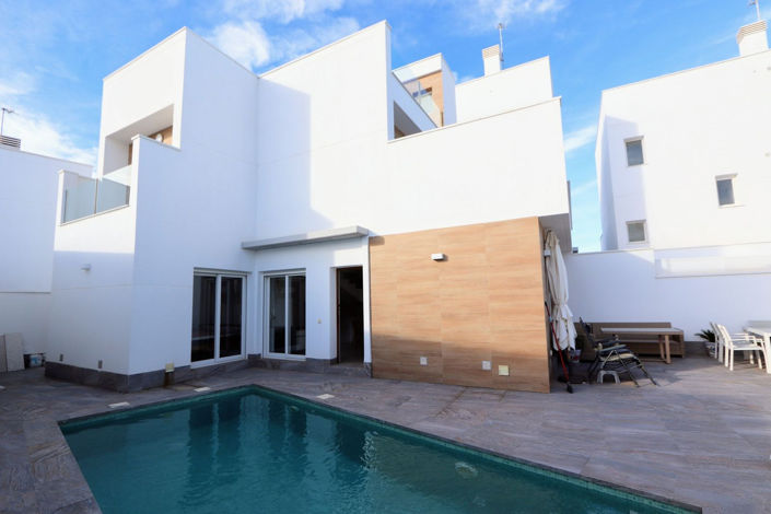 Image No.44-3 Bed House for sale