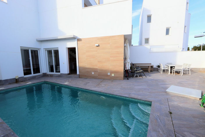 Image No.45-3 Bed House for sale