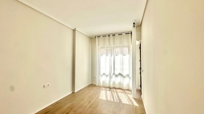 Image No.33-3 Bed Apartment for sale