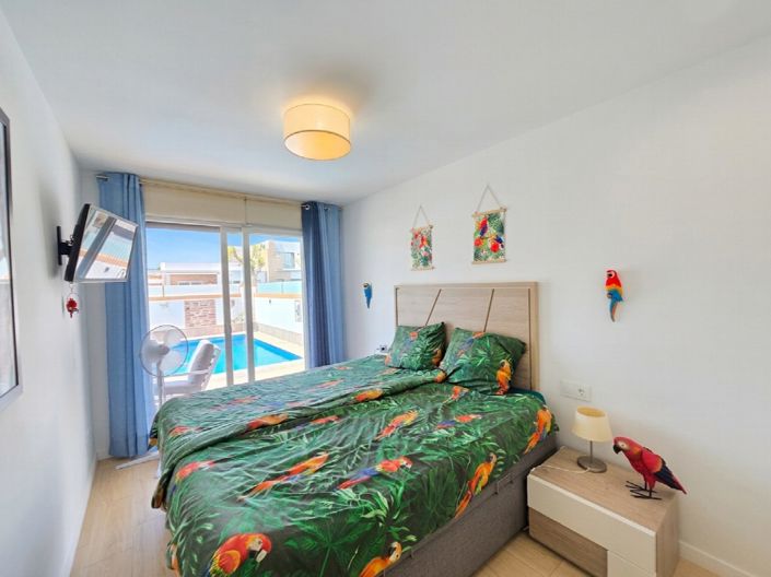 Image No.18-3 Bed Property for sale