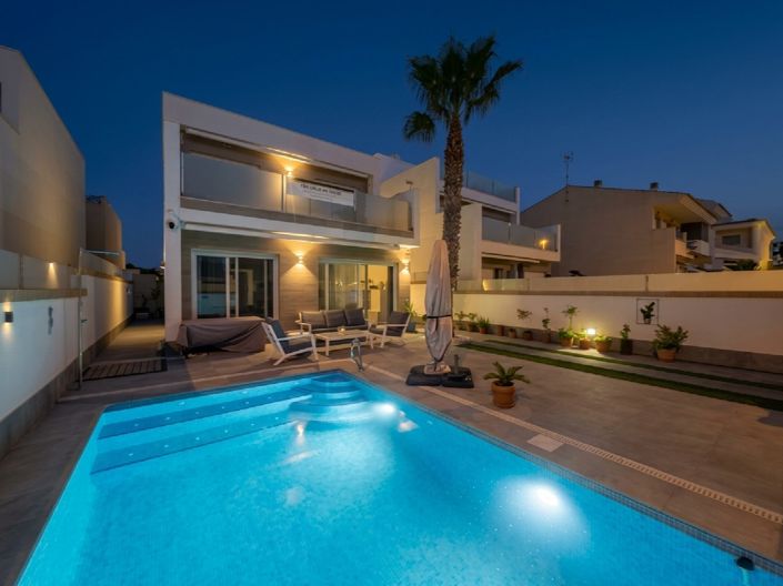 Image No.37-3 Bed Property for sale