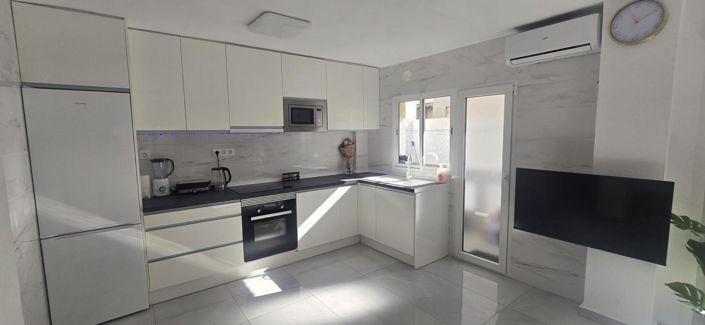 Image No.6-3 Bed House for sale