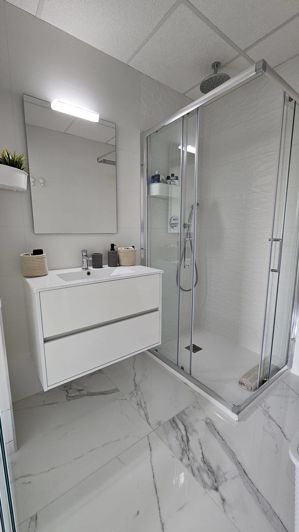 Image No.10-2 Bed Property for sale