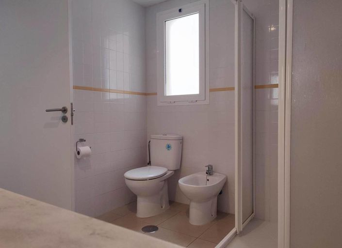 Image No.28-2 Bed House for sale