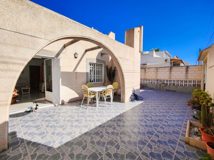 Image No.12-2 Bed Townhouse for sale