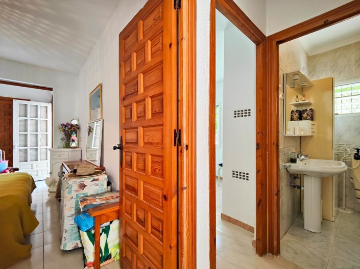 Image No.37-2 Bed Townhouse for sale