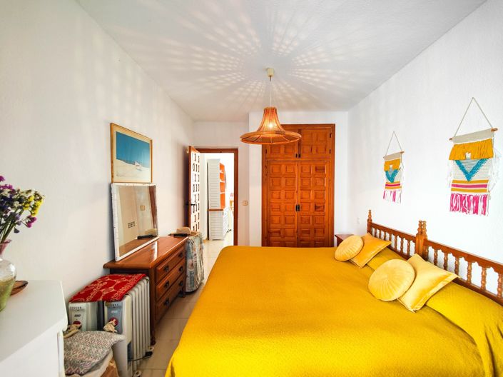 Image No.40-2 Bed Townhouse for sale