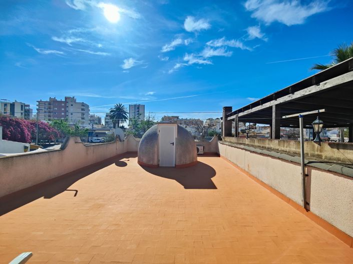 Image No.45-2 Bed Townhouse for sale