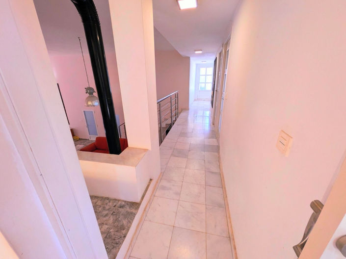 Image No.17-6 Bed House for sale