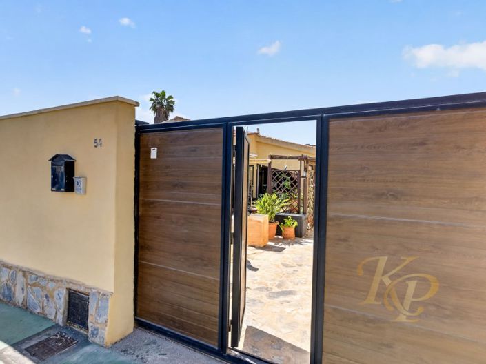 Image No.27-3 Bed Property for sale