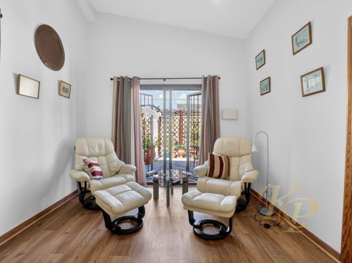 Image No.30-3 Bed Property for sale