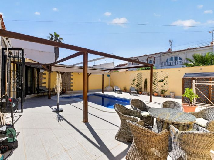 Image No.31-3 Bed Property for sale