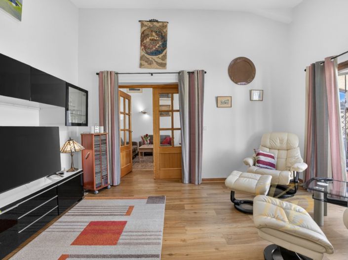 Image No.32-3 Bed Property for sale