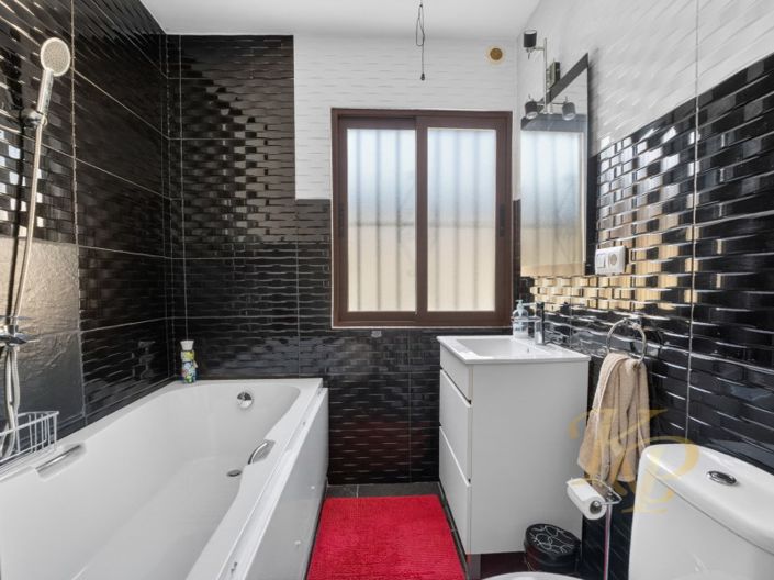 Image No.28-3 Bed House for sale