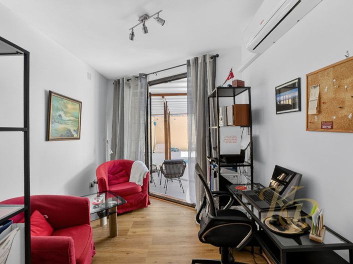 Image No.17-3 Bed Property for sale