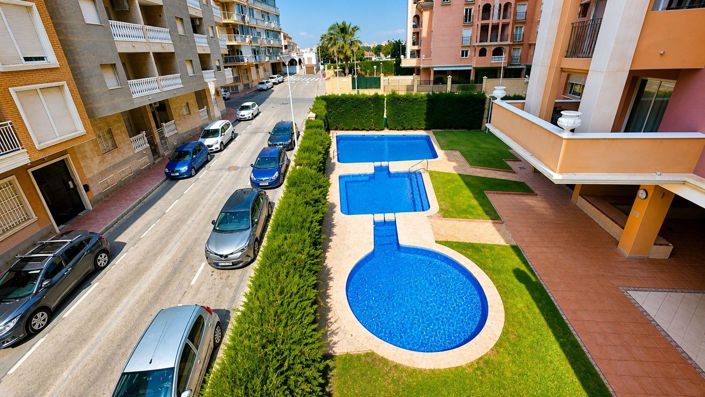 Image No.15-3 Bed Property for sale
