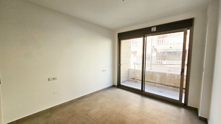 Image No.10-1 Bed House for sale