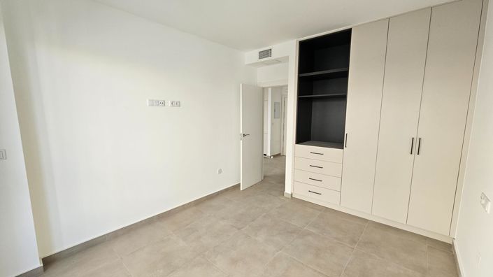 Image No.12-1 Bed House for sale