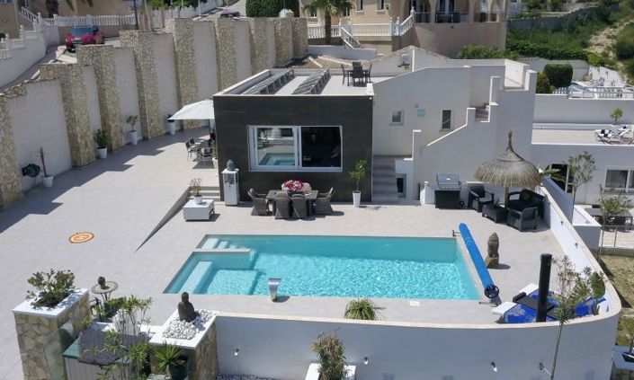 Image No.2-6 Bed Villa for sale