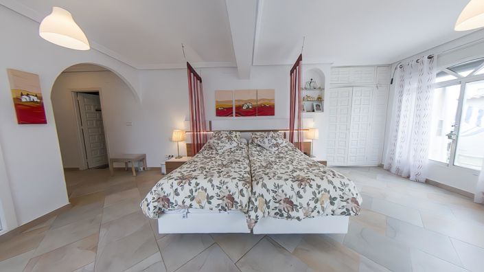Image No.42-3 Bed Villa for sale