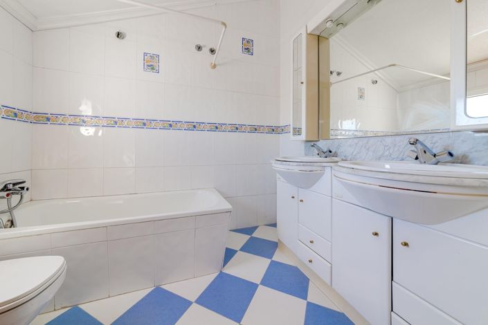 Image No.39-6 Bed Villa for sale