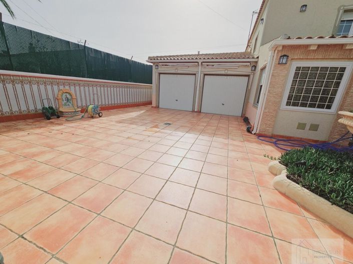 Image No.2-5 Bed Villa for sale