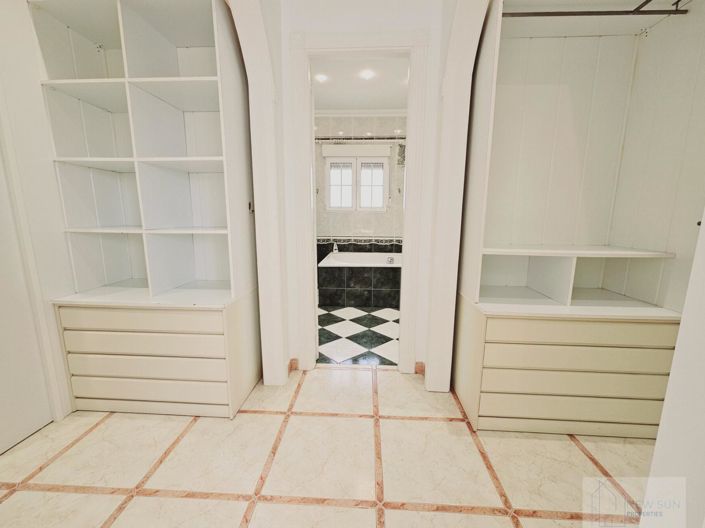 Image No.35-5 Bed Villa for sale