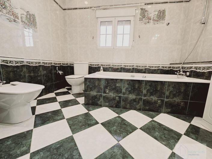 Image No.36-5 Bed Villa for sale