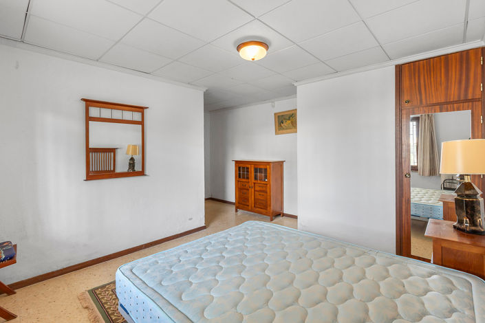 Image No.38-5 Bed Property for sale