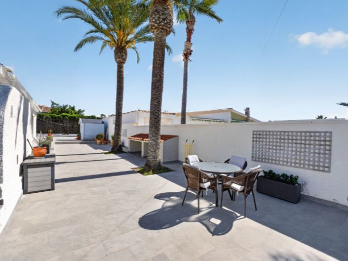 Image No.3-3 Bed Studio for sale