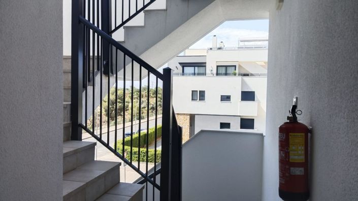 Image No.13-2 Bed House for sale