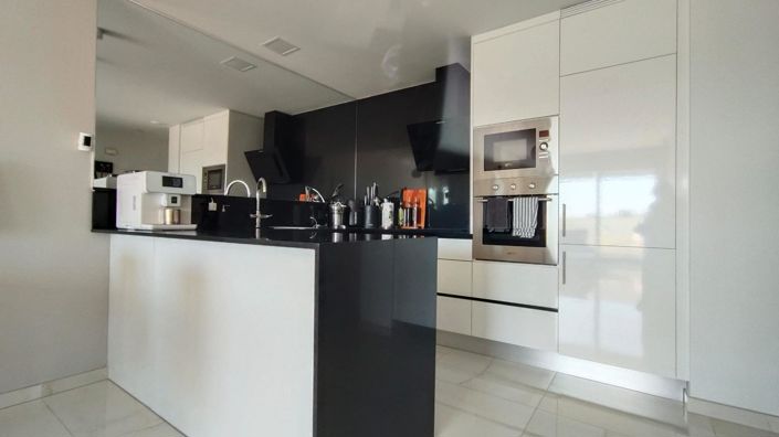 Image No.14-2 Bed House for sale